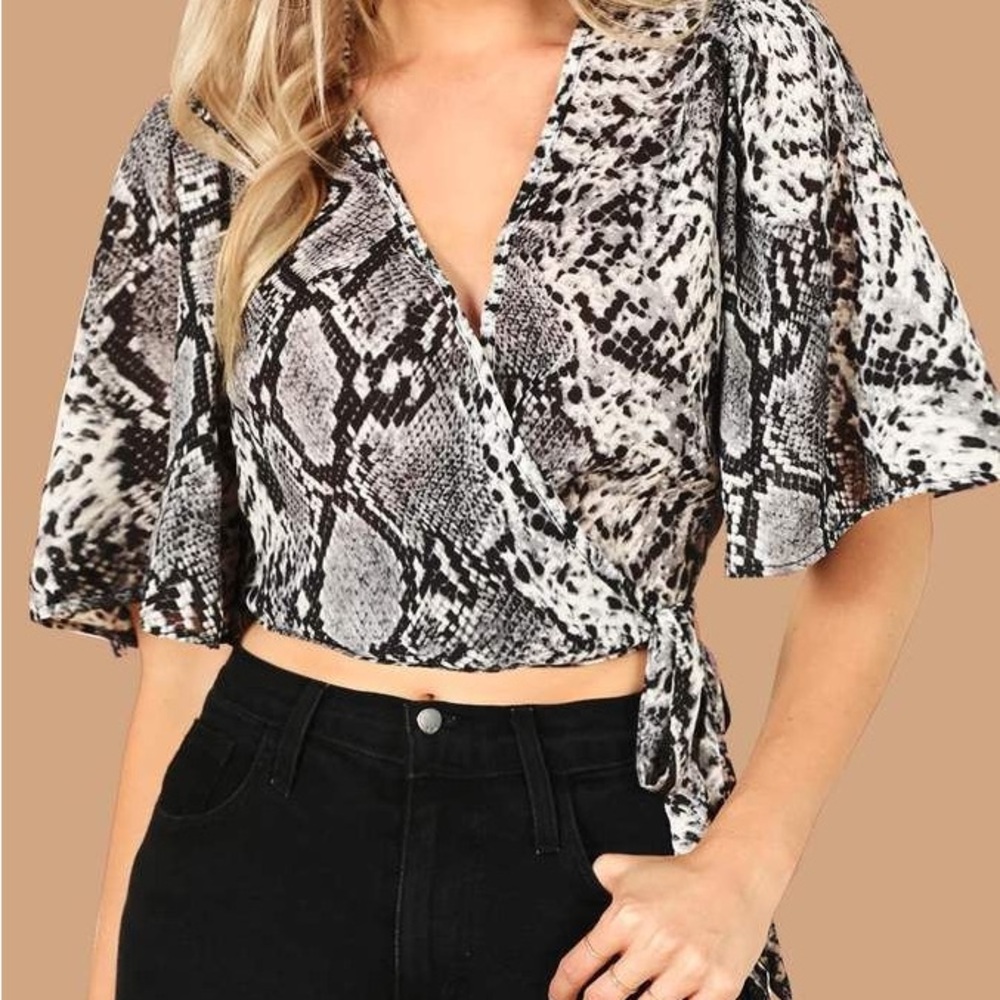 She + Sky Snake Print Wrap Crop Adjustable Waist 3/4 Sleeve | Women’s Size Sm